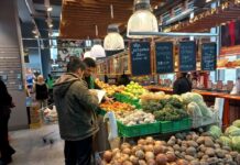 В Бишкеке проводят мониторинг цен на продукты