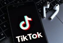 TikTok приостановил работу в России