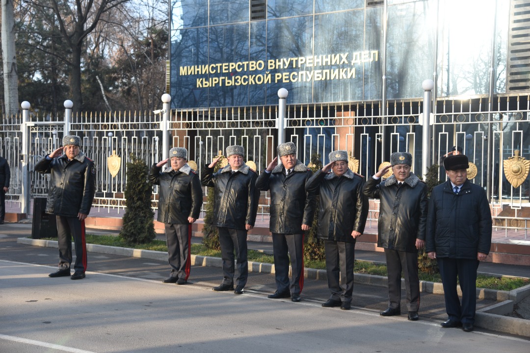 9 в мвд кр отметили день государственного флага кр