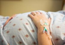 В Нарыне роженице внутривенно ввели антисептик. Трое медиков отстранены от работы