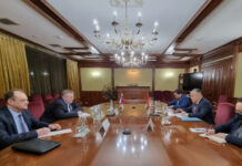 Кожошев обсудил с Оверчуком вопросы правового статуса пребывания в РФ кыргызских мигрантов