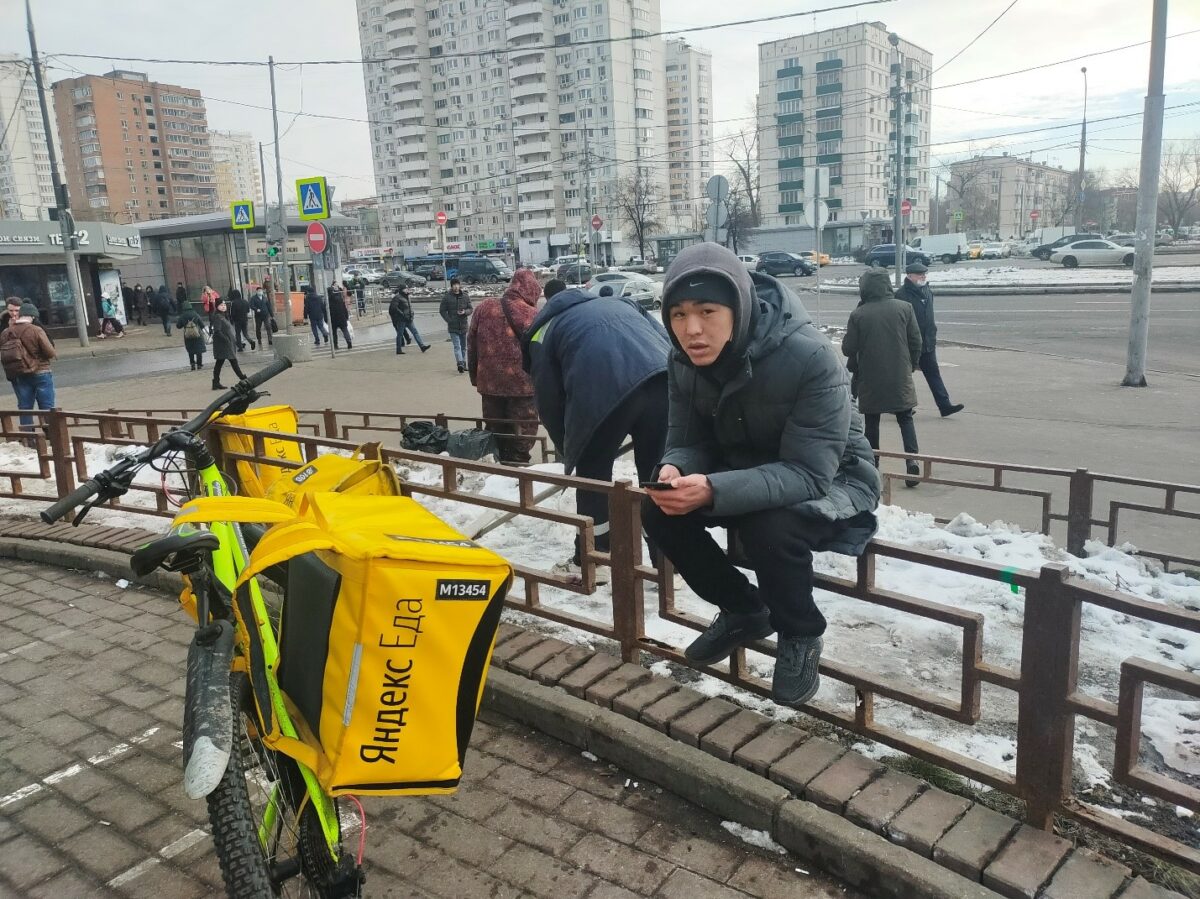 Ajbek Musakov Доходы резко упали, а цены подскочили. Мигранты из Центральной Азии уезжают из России