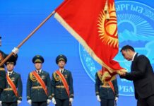 Садыр Жапаров: Элибиздин намысы, эркиндиги болгон мамлекеттик желегибизди бийик кармайлы