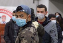 В России мигрантов из ЦА вербуют в армию воевать в Украине, — Валентина Чупик