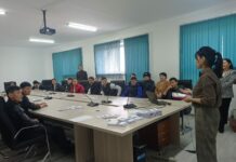 Нарын райондук милициясы окуучулардын келечегине кам көрүүдө