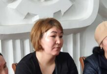 Бишкектеги №89 мектептин жумушка орношо албай калган ата-энеси: “Балдарга чочконун этинен жасалган колбаса берилет”