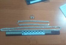 Ош аэропортунда контрабандалык жол менен алып бара жаткан 2 кг жакын салмактагы алтын буюмдар кармалды