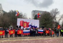 В Бишкеке проходит митинг в поддержку России и Путина Фото: kloop