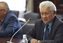 Жусуп Коргонбай уулу Турсунбек Акунга: “Чечендерден 100 миңдеген долларларды алган Акыйкатчы Турсунбек Акун” – деп укканым бар