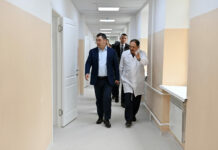 Садыр Жапаров незапланированно посетил травматологию Нацгоспиталя. ФОТО