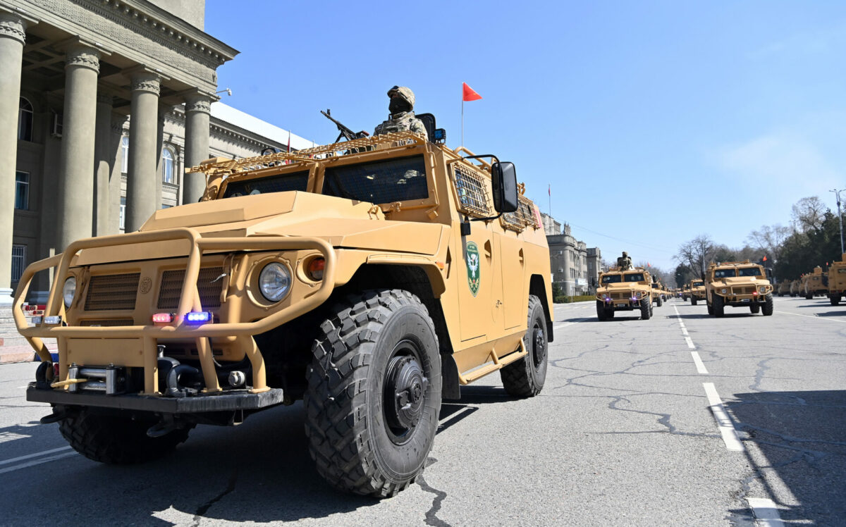 dos 1703 Кыргызстан закупил технику согласно своей стратегии – бронемашины не для наступления, а для патрулирования границ, - политолог