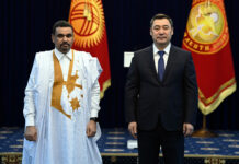 Садыр Жапаров 21 өлкөнүн элчисинен ишеним грамоталарын кабыл алды