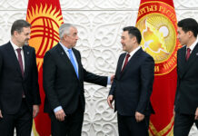 Садыр Жапаров обсудил с президентом IIHF открытие хоккейных школ и арены в КР