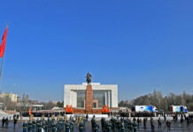 Фоторепортаж. Как отметили 30-летие флага Кыргызстана в Бишкеке