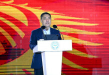 Садыр Жапаров поздравил кыргызстанцев с 30-летием государственного флага