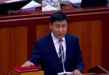 В Жогорку Кенеше 5 министров принесли присягу