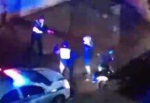 Патрульный в Бишкеке направил пистолет на мотоциклиста. Очевидцы просили не стрелять. ВИДЕО