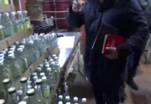 В Кара-Балте обнаружили завод по производству контрафактного алкоголя. ВИДЕО