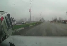 На трассе Ош—Кара-Суу в результате ДТП легковушка несколько раз перевернулась. ВИДЕО