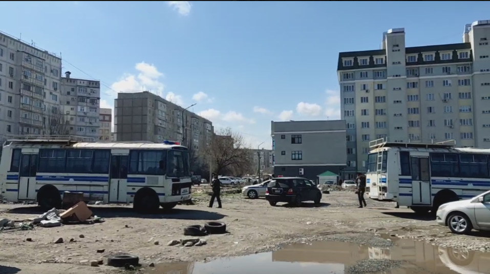 image 47 6 В Бишкеке милиция задерживает митингующих против сноса гаражного кооператива. ВИДЕО