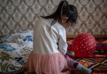 Өз кызын атасы зордуктады