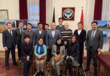 Өмүрбек Текебаев Берлинде жашаган кыргыз диаспорасынын лидерлери жана активисттери менен жолукту