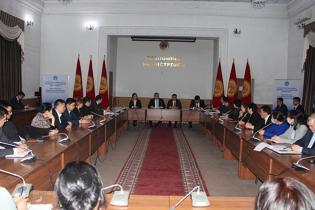 Img 7719 у министра экономики кр два новых заместителя