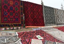 100 жыл мурун токулган килемди Cадыр Жапаров сатып алды