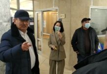 “Дарбазадан ары чыгарып салгыла!”: Бейшеналиев Исманкуловду кууп чыкты