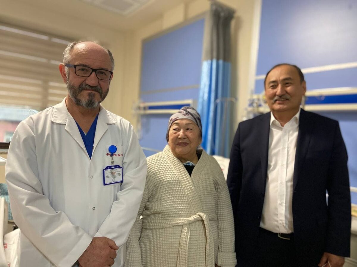 photo 2022 03 07 11 53 43 В больнице кыргызско-турецкой дружбы успешно провели сложную операцию на сердце