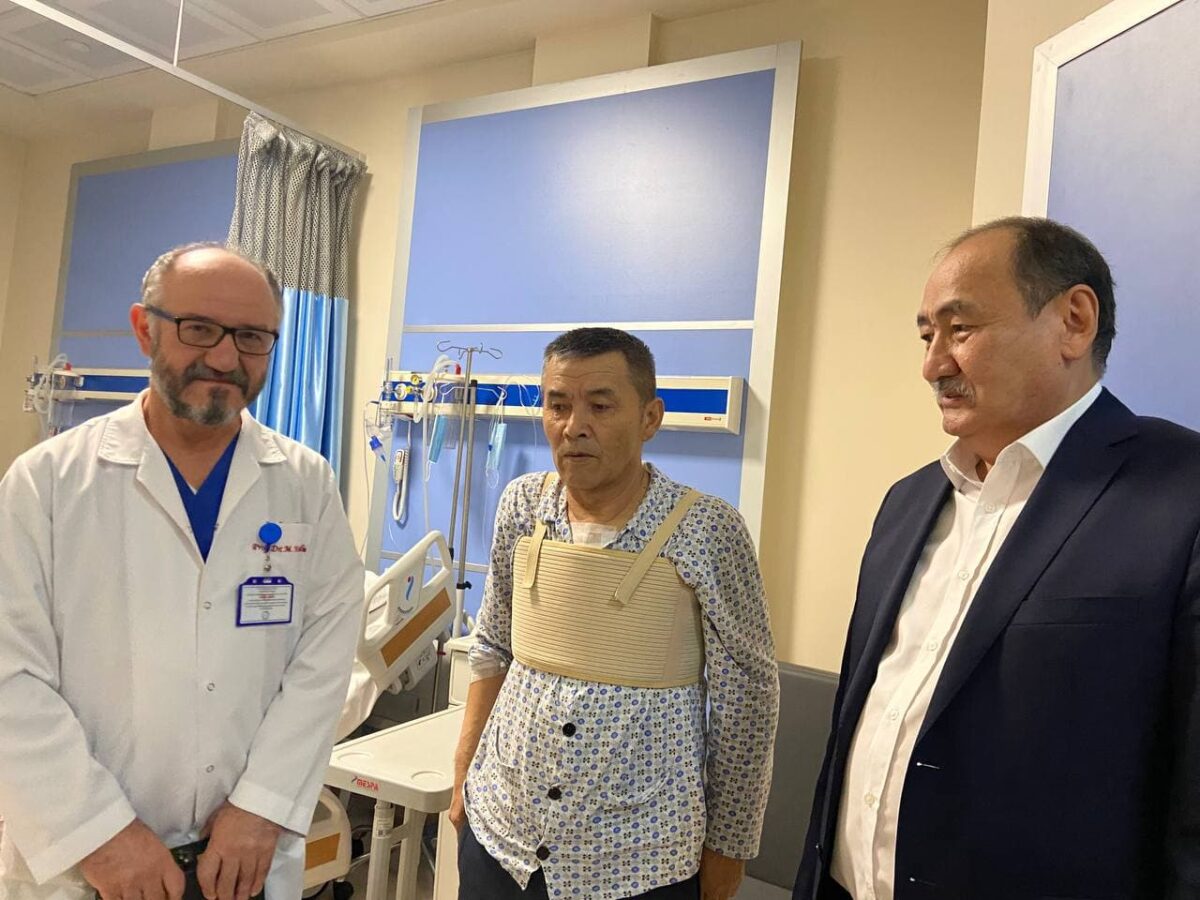 photo 2022 03 07 11 53 48 В больнице кыргызско-турецкой дружбы успешно провели сложную операцию на сердце