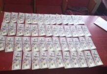 В Кара-Суу двое мужчин пытались сбыть 57 фальшивых стодолларовых купюр