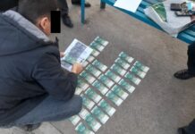 УКМКнын жалган кызматкери опузалап талап кылып, 200 миң сом алып жаткан жеринен кармалды