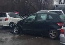 В Бишкеке произошло ДТП с участием трех авто. Есть пострадавшие