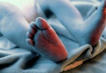 В Нарыне на берегу реки нашли тело недоношенного ребенка