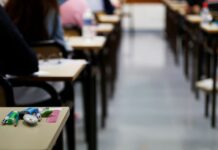 Студенты в Кыргызстане могут получить ряд медуслуг бесплатно или со льготами