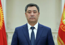 Садыр Жапаров кыргыз-тажик чек арасындагы конфликтте курман болгон жарандарды эскерди