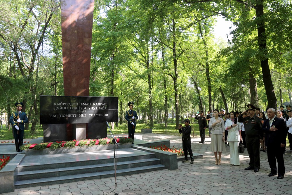 1351608.27effce190b507f7dfafa78eddd82967 В Бишкеке почтили память жертв аварии на Чернобыльской АЭС