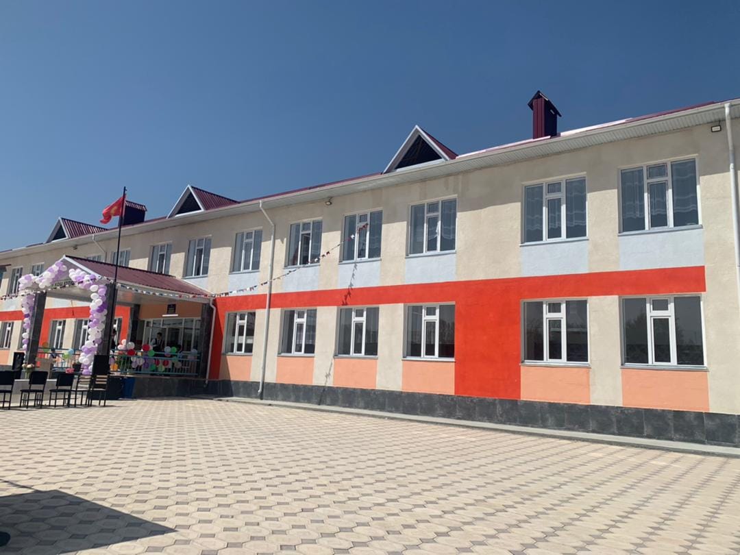 2 В Лейлекском районе открыли новую школу за 65 млн сомов. ФОТО