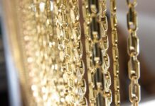 В аэропорту Оша задержали узбекистанцев с контрабандным золотом