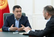 “Казиного көнүп калган бир депутат бар. Кол тийбестигим бар деп ошол эле барбаса”, – Жапаров