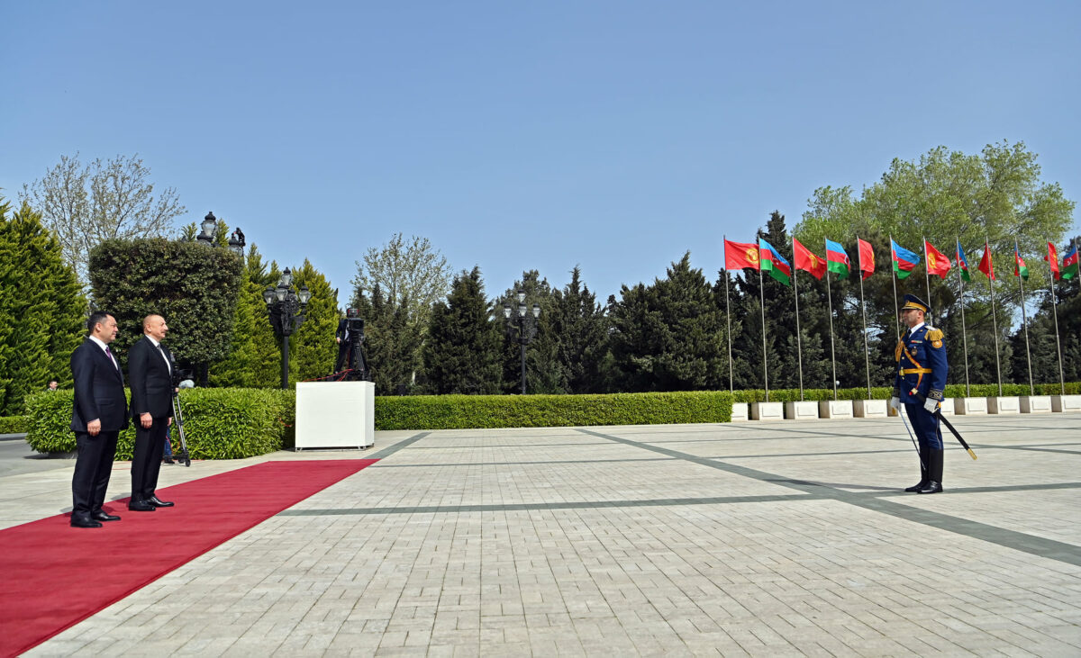 278965303 5107389072641061 4281094878112084300 n В Баку состоялась церемония официальной встречи Садыра Жапарова и Ильхама Алиева
