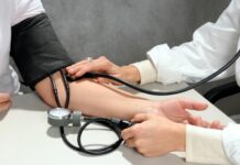 ФОМС: Учителя школ в КР имеют право на пакет бесплатных медуслуг