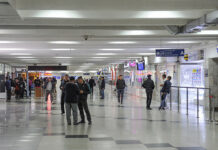 В аэропорту «Манас» задержали иностранца с поддельным паспортом Канады