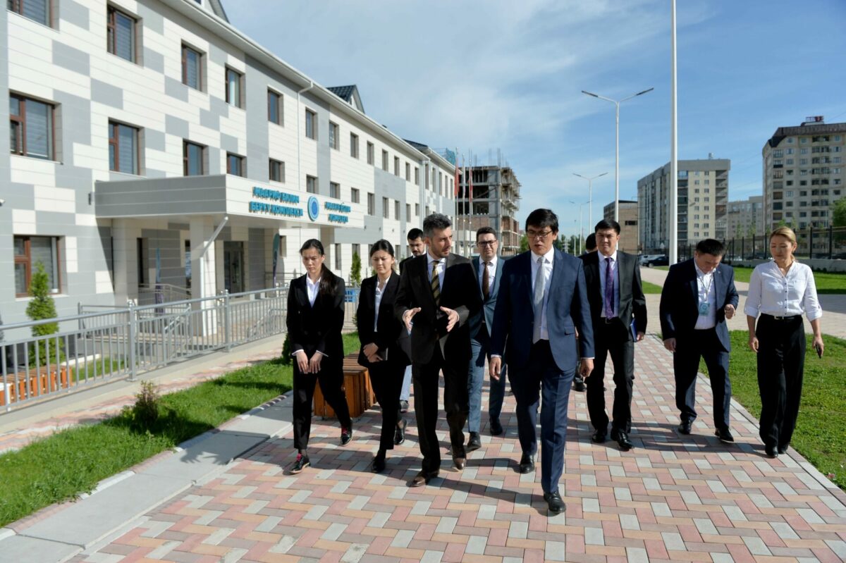 626b980033426 Эдиль Байсалов посетил образовательный комплекс "Маариф" в Бишкеке. ФОТО