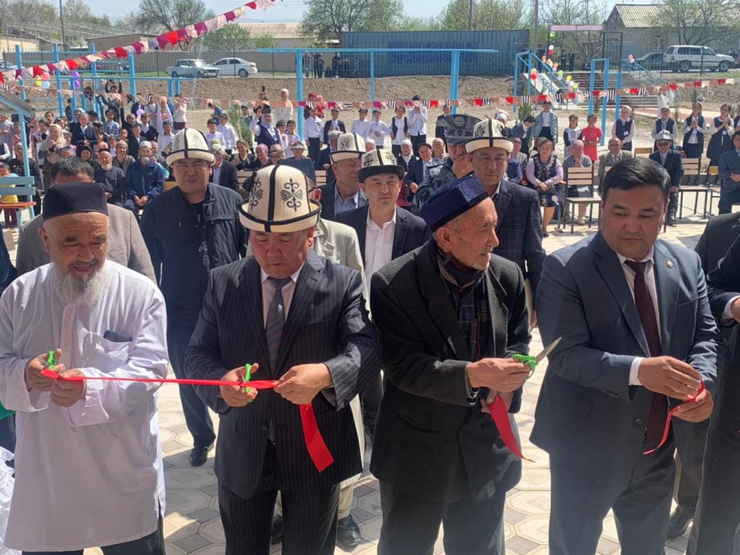 7 В Лейлекском районе открыли новую школу за 65 млн сомов. ФОТО