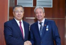 Адахан Мадумаров Казакстандын «Бирлик» алтын медалы менен сыйланды