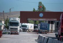 “Ак тилек” өткөрүү бекетиндеги кармалган айдоочуларга түшүндүрүү иштери жүргүзүлдү