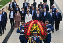 Садыр Жапаров в Баку почтил память Гейдара Алиева и его супруги Зарифы Алиевой. ФОТО