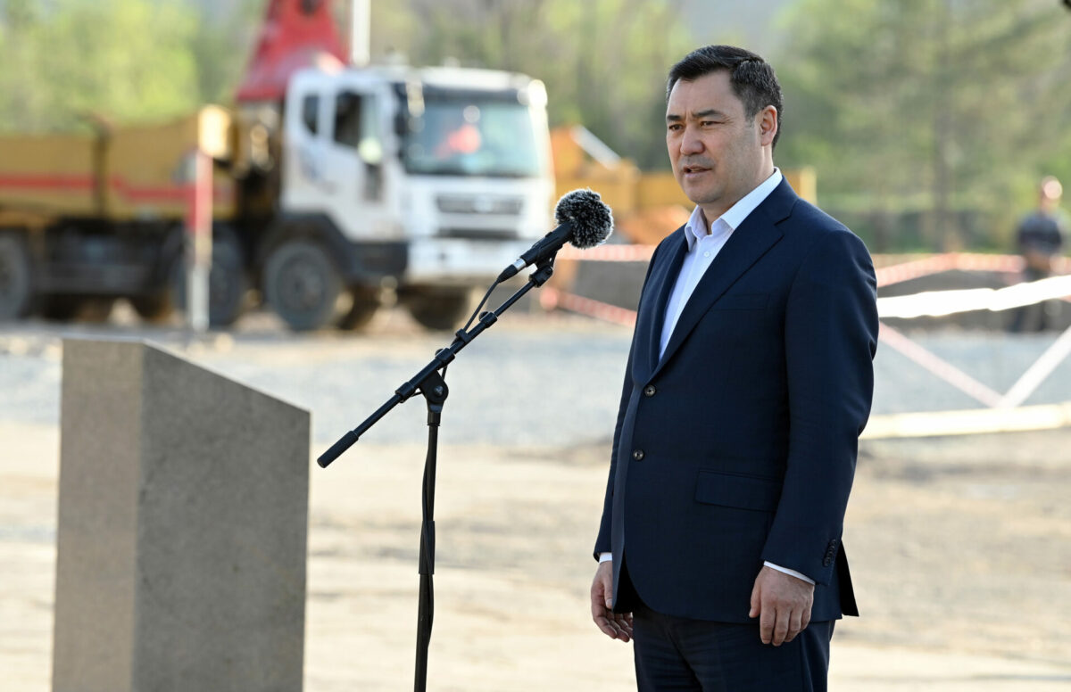 dos 8638 Садыр Жапаров заложил капсулу под строительство нового здания администрации президента